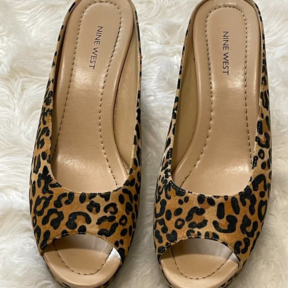 Nine West "Dayside" Leopard Fabric Comfortable Slip on peep toe Wedges 10 - Picture 2 of 13